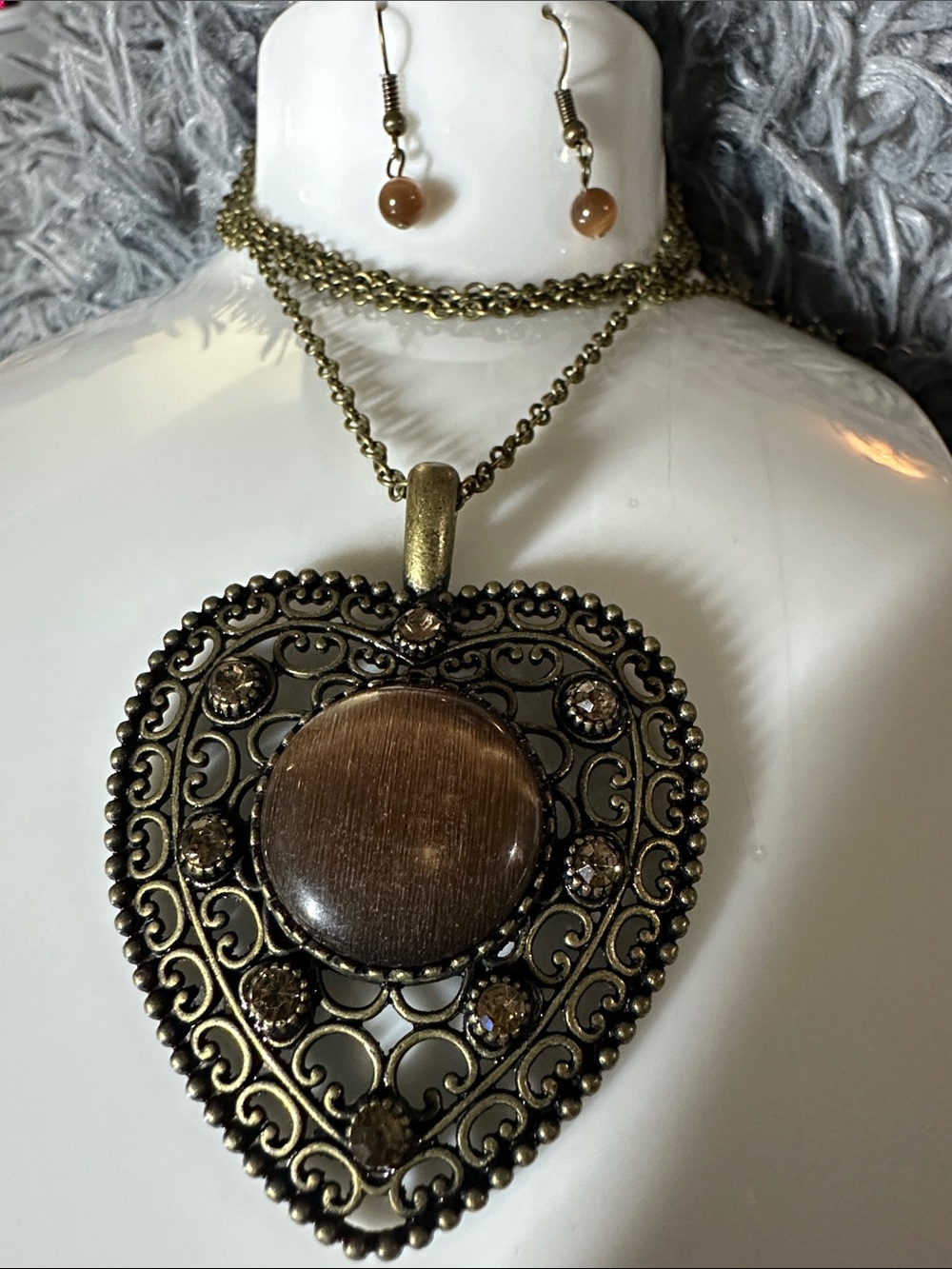 3PCS Vintage-Inspired Heart Pendant Necklace with Brown Stone